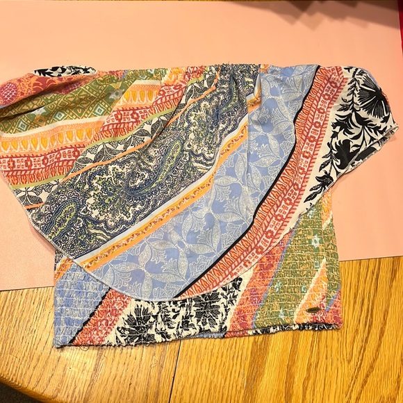 O’Neill Cropped Multi-patterned, multi-colored Crop Top - Picture 1 of 5
